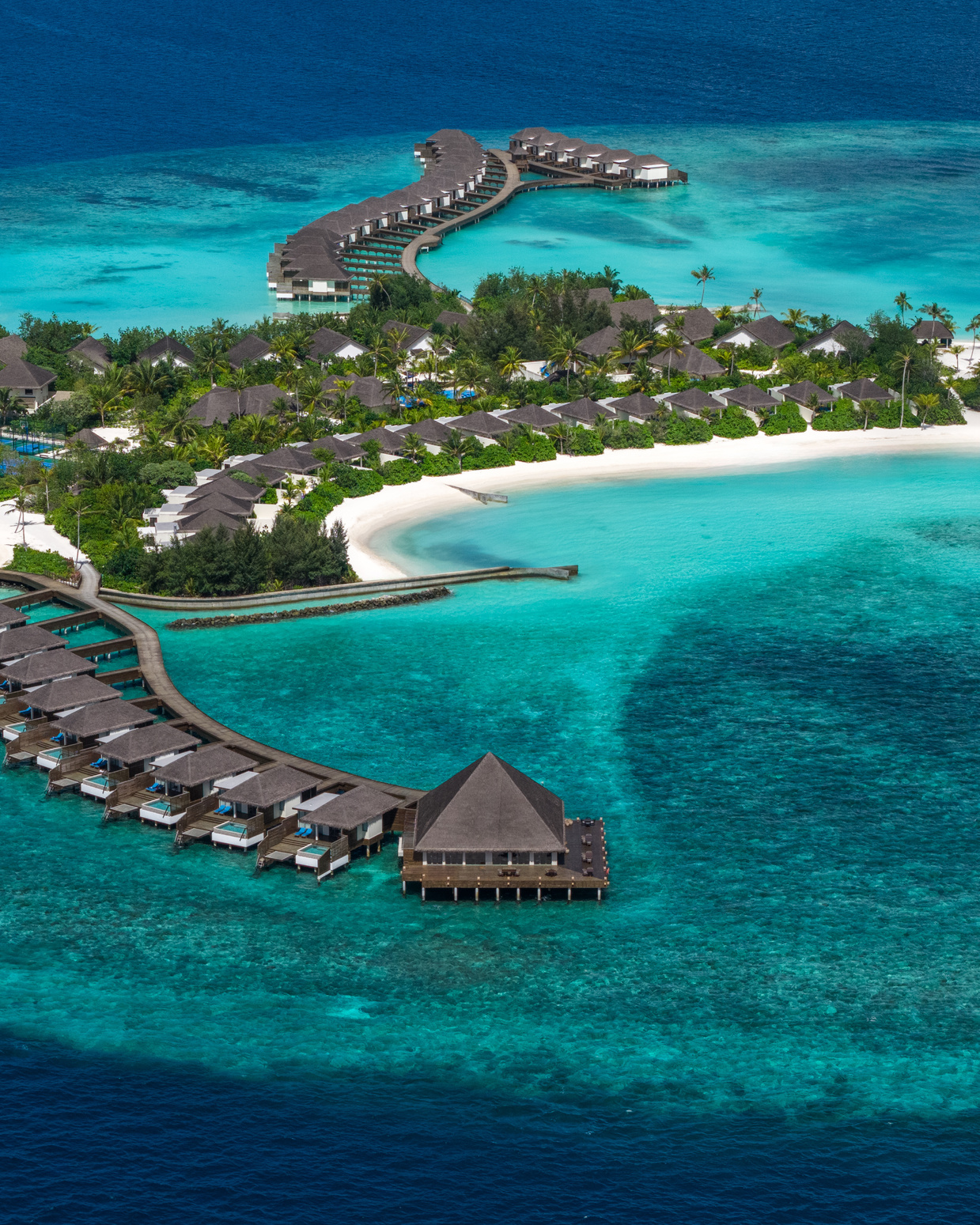 dusitD2 Feydhoo Maldives surrounded by its turquoise lagoon